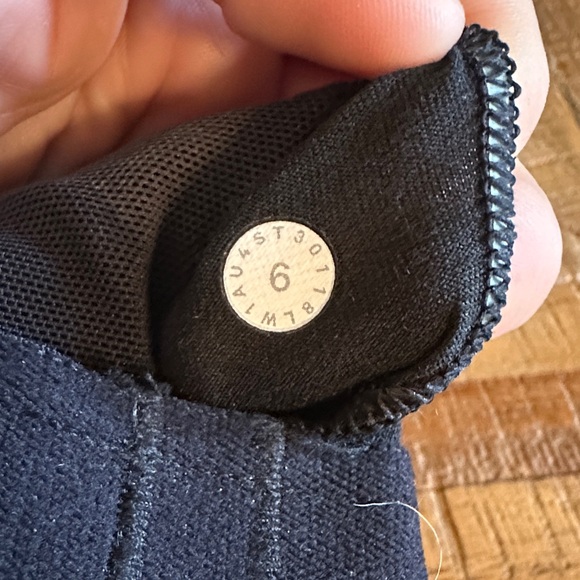 Lululemon Power Pose Tank Light Support For A/B Cup Chirasu Black White Size 6 - Picture 4 of 5